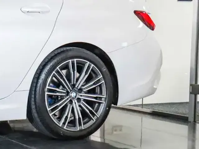BMW 330