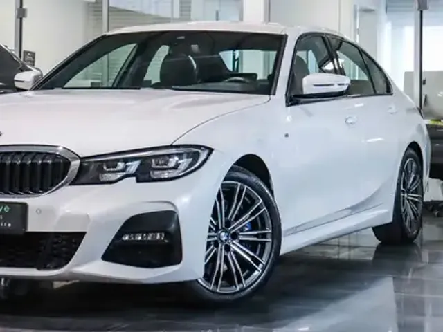 BMW 330