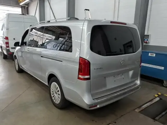 Mercedes-Benz V 250
