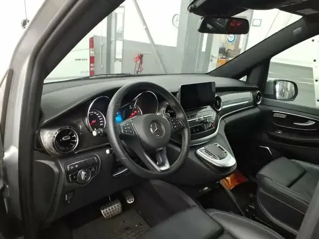 Mercedes-Benz V 250