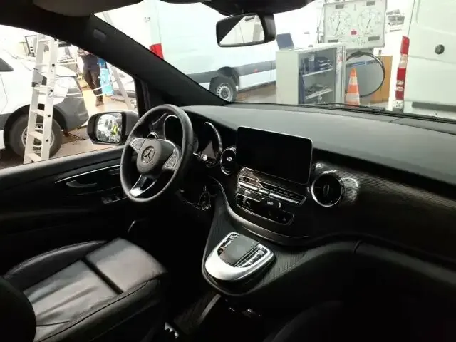 Mercedes-Benz V 250
