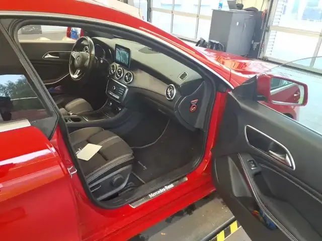 Mercedes-Benz CLA 180