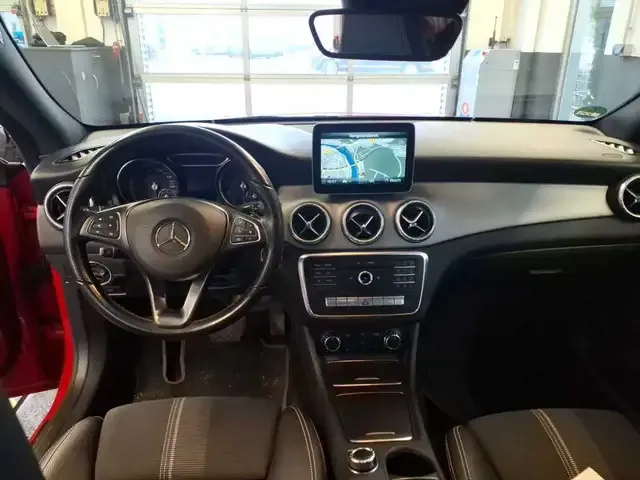 Mercedes-Benz CLA 180