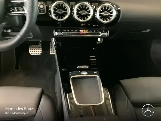 Mercedes-Benz CLA 220
