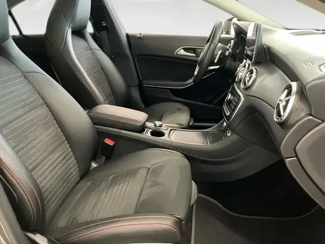 Mercedes-Benz CLA 220