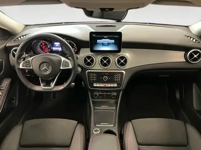 Mercedes-Benz CLA 220