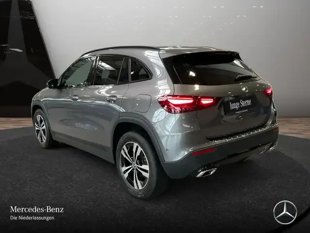 Mercedes-Benz GLA 180