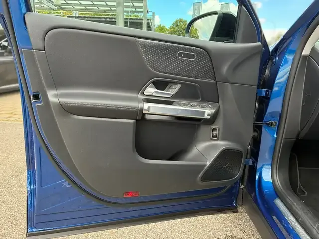 Mercedes-Benz GLB 220