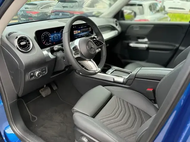 Mercedes-Benz GLB 220