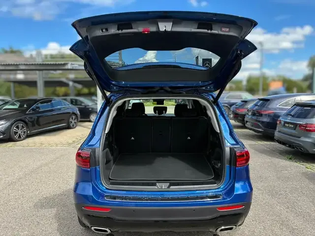 Mercedes-Benz GLB 220