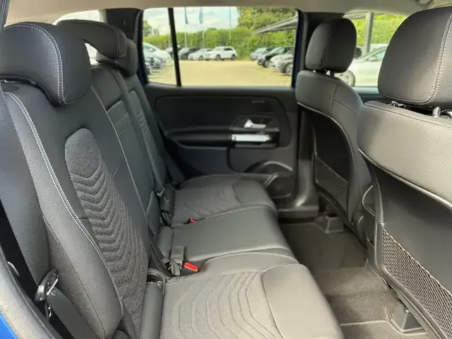 Mercedes-Benz GLB 220