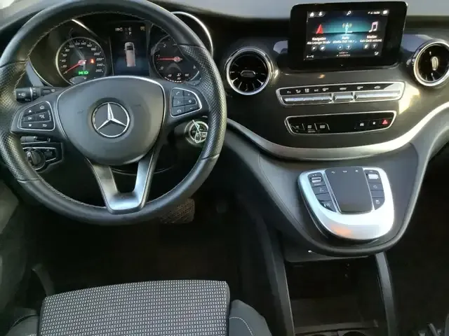 Mercedes-Benz V 220
