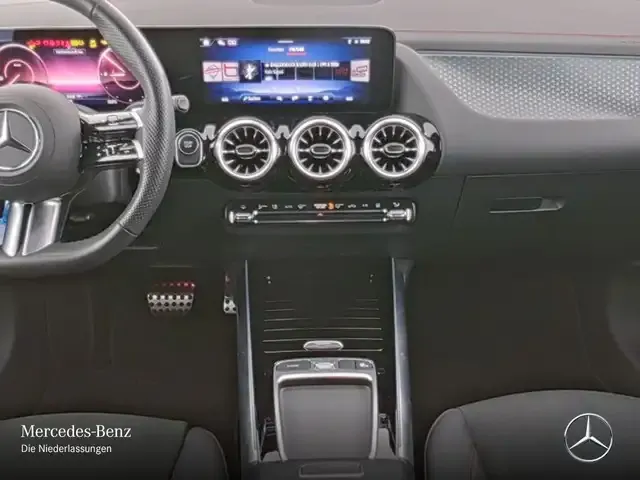 Mercedes-Benz EQA 300