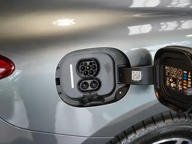 Mercedes-Benz EQE 300