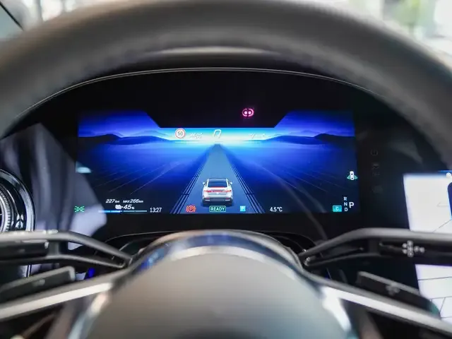 Mercedes-Benz EQE 300