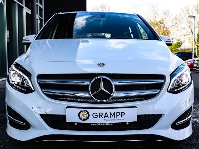 Mercedes-Benz B 180
