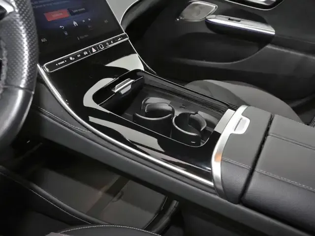 Mercedes-Benz EQE 300