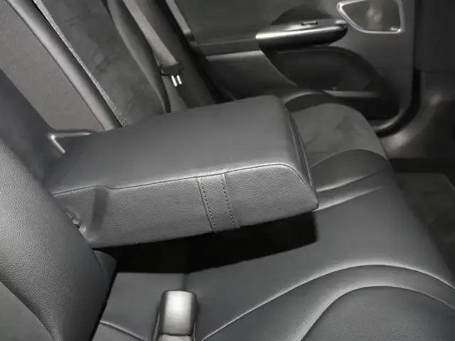 Mercedes-Benz EQE 300