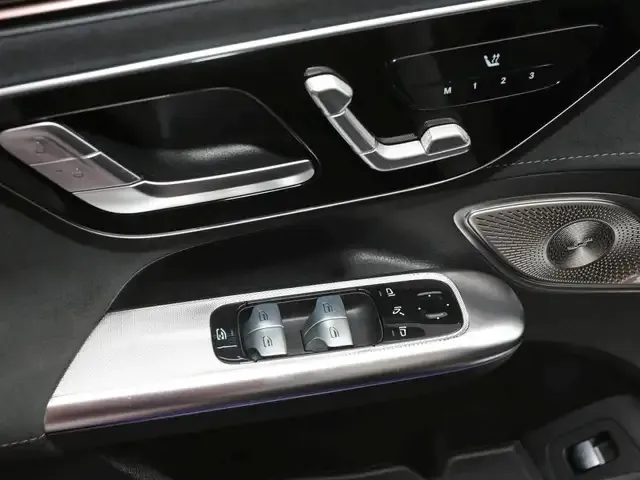 Mercedes-Benz EQE 300