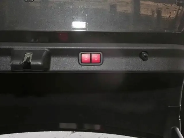 Mercedes-Benz EQE 300