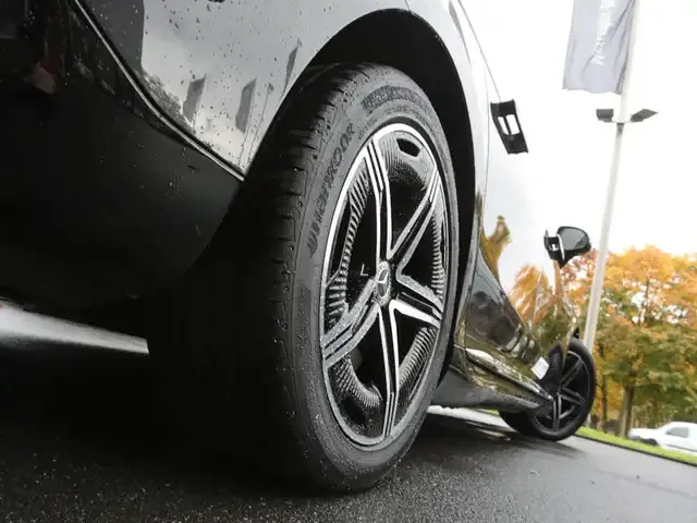 Mercedes-Benz EQE 300