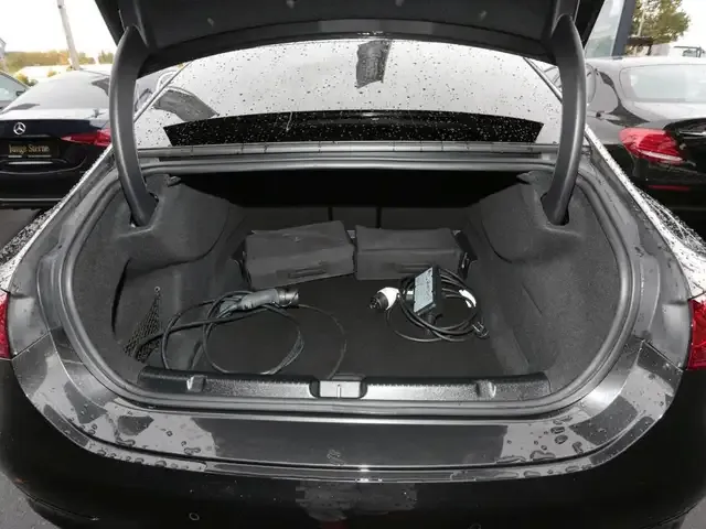 Mercedes-Benz EQE 300