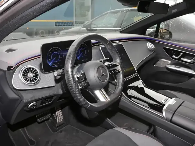 Mercedes-Benz EQE 300