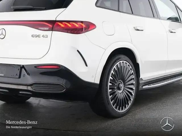 Mercedes-Benz EQE 43