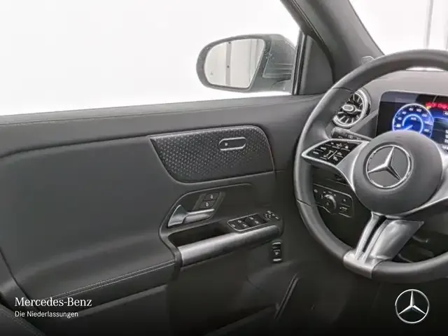 Mercedes-Benz EQA 300