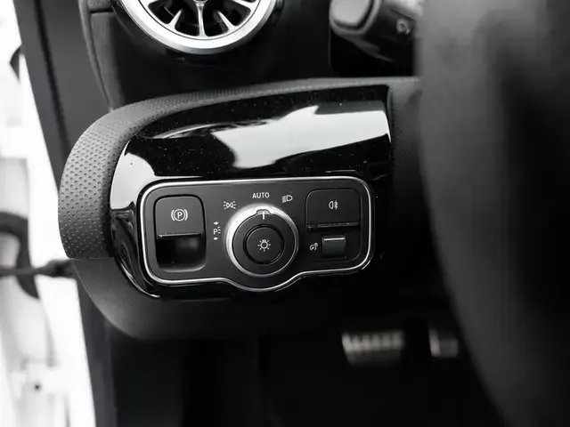 Mercedes-Benz CLA 220