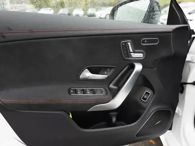 Mercedes-Benz CLA 220