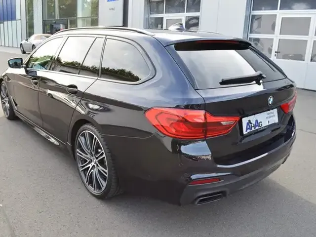 BMW M550