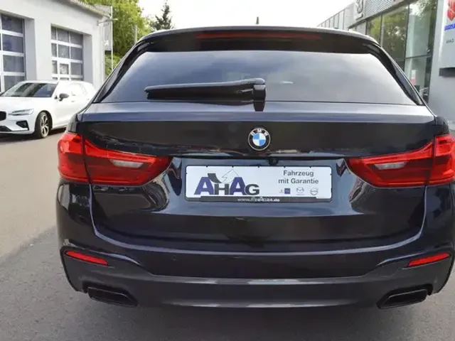 BMW M550