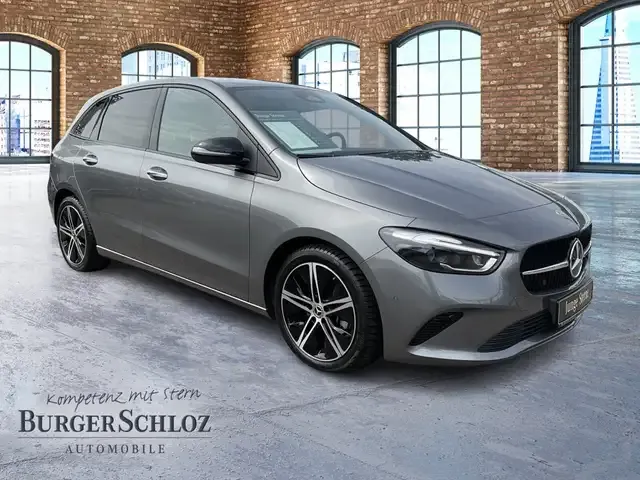 Mercedes-Benz B 180