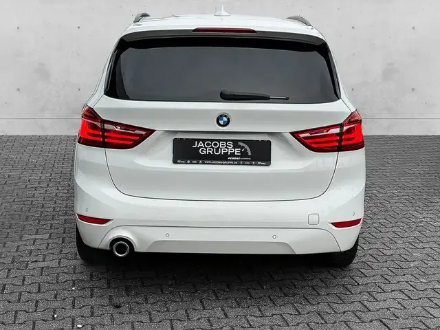 BMW 218