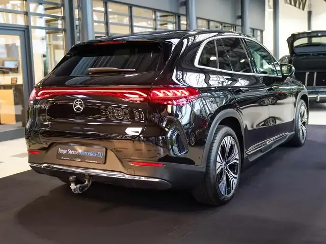 Mercedes-Benz EQE 300
