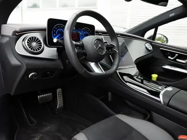 Mercedes-Benz EQE 300