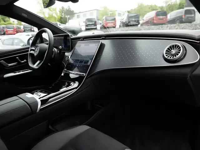 Mercedes-Benz EQE 300