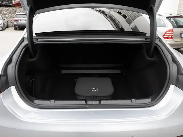 Mercedes-Benz EQE 300