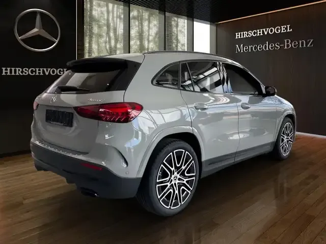 Mercedes-Benz GLA 220