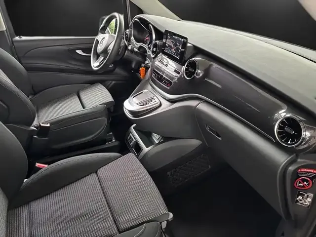 Mercedes-Benz V 220
