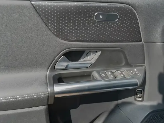 Mercedes-Benz EQA 300