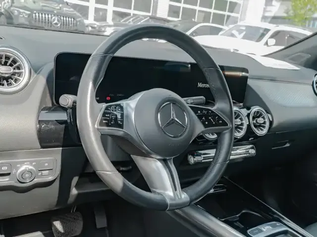 Mercedes-Benz EQA 300