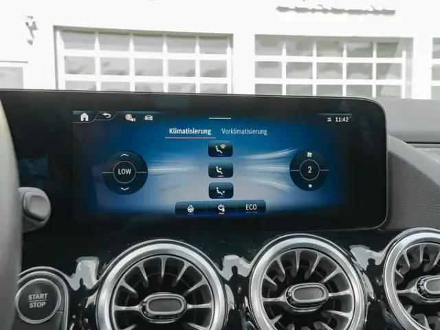 Mercedes-Benz EQA 300