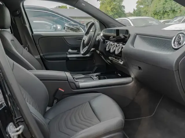 Mercedes-Benz EQA 300