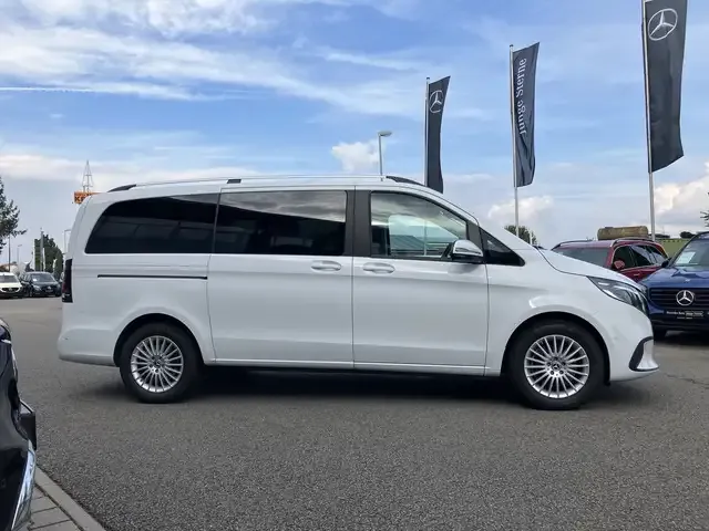 Mercedes-Benz V 220