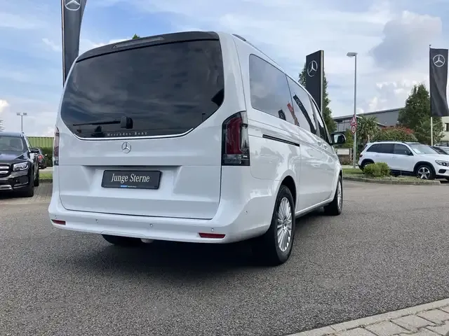 Mercedes-Benz V 220