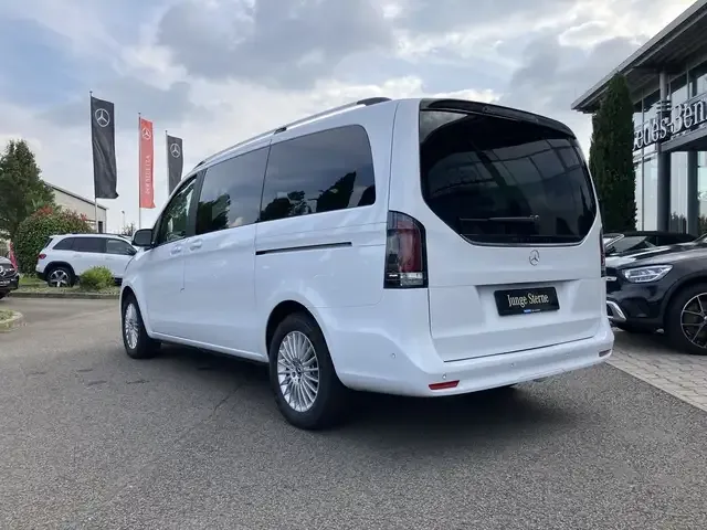 Mercedes-Benz V 220
