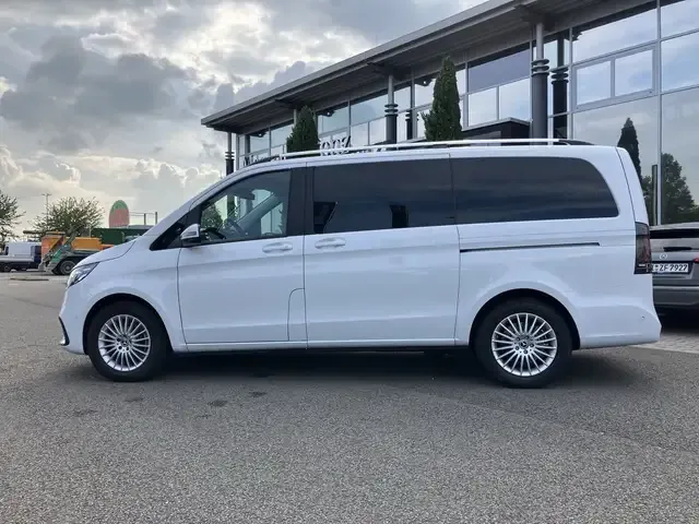 Mercedes-Benz V 220