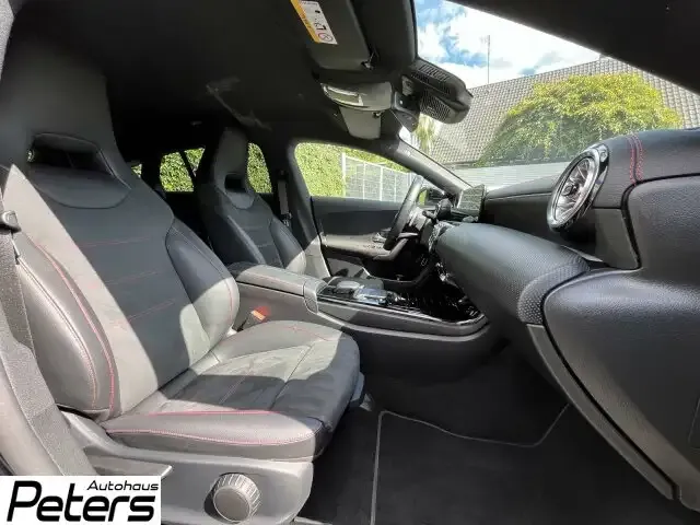 Mercedes-Benz CLA 220